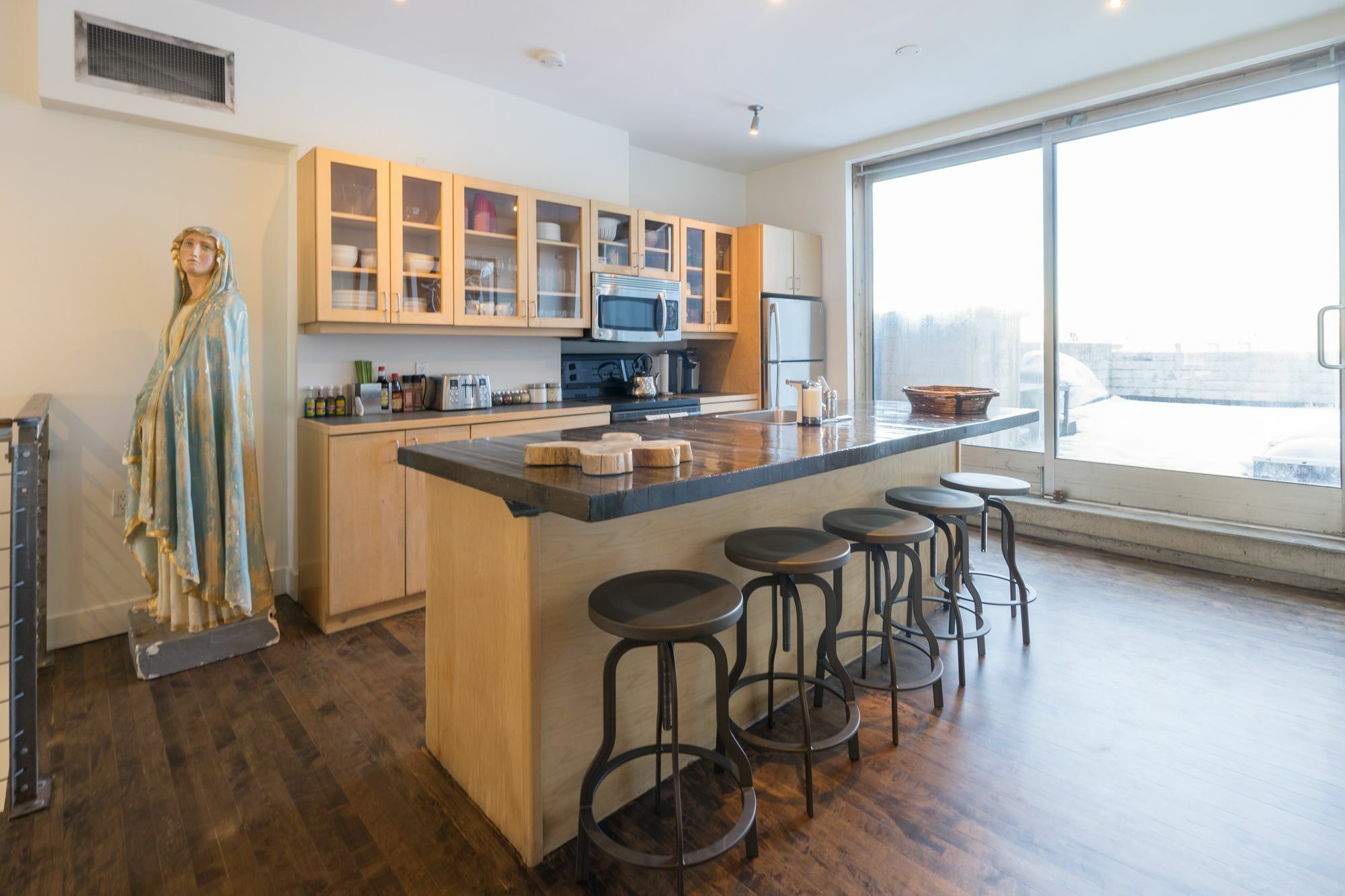 Applewood Suites - 2 Story Ossington Loft Apartment *
