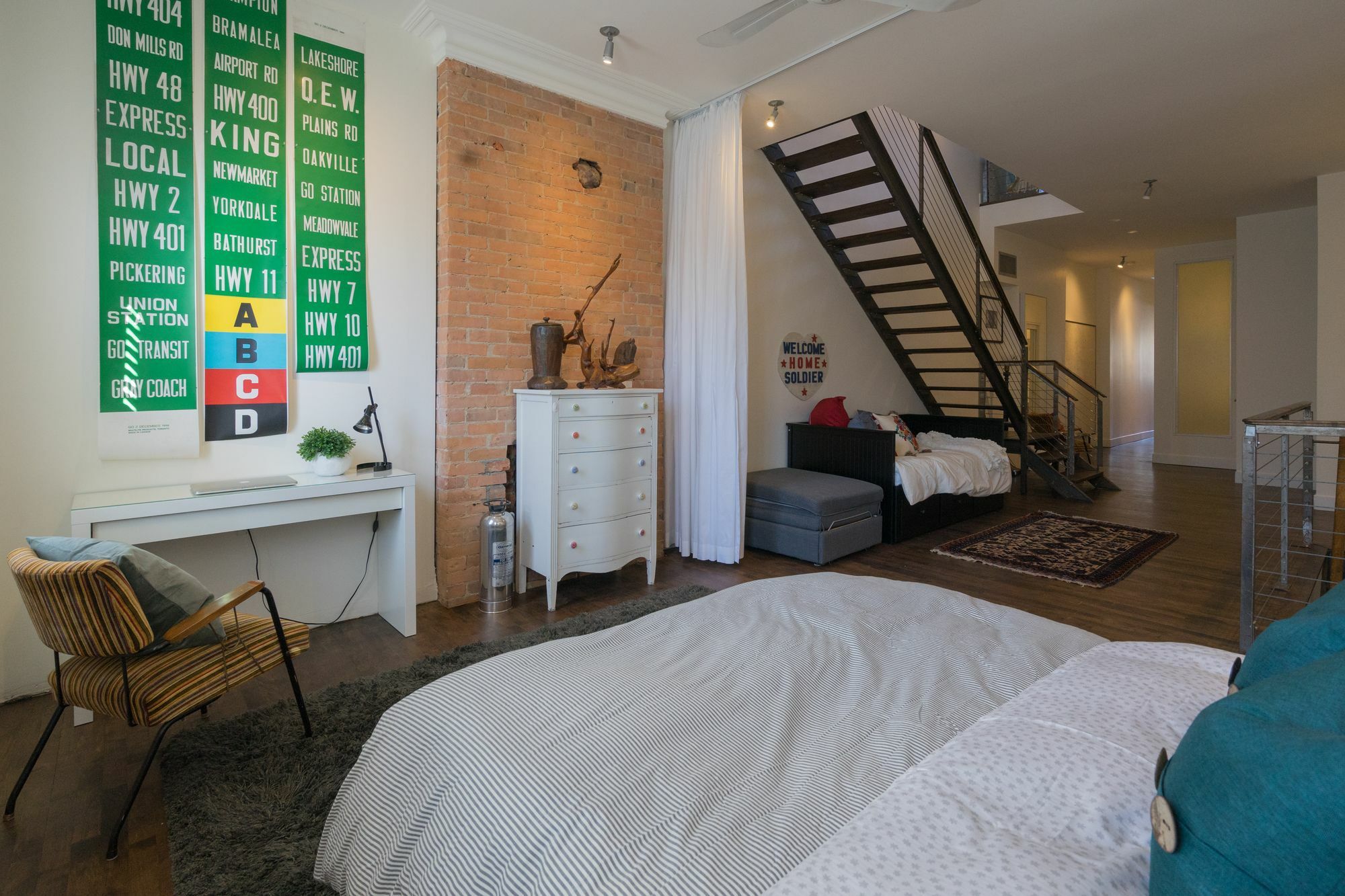 Applewood Suites - 2 Story Ossington Loft Apartment