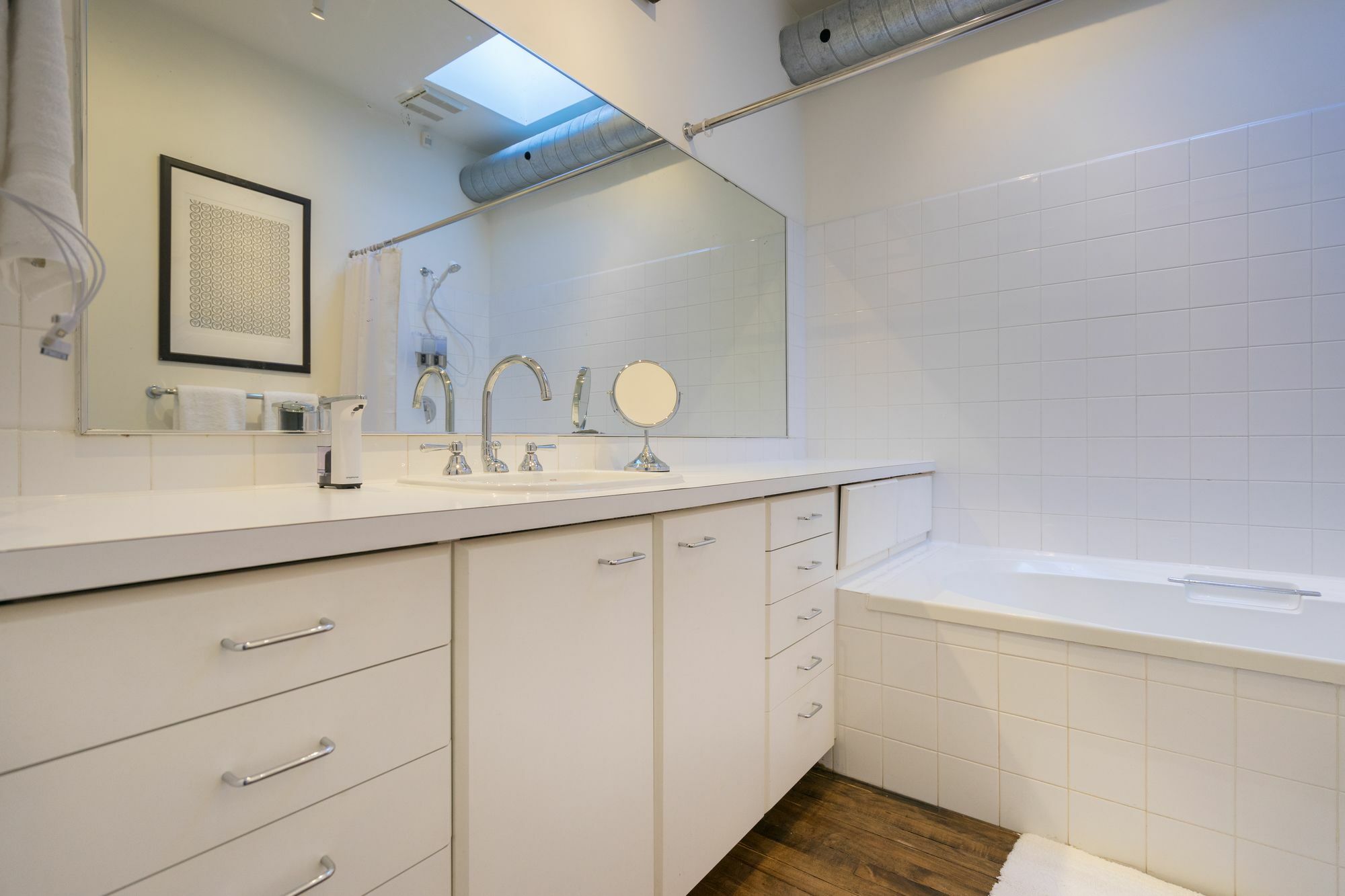 Applewood Suites - 2 Story Ossington Loft *