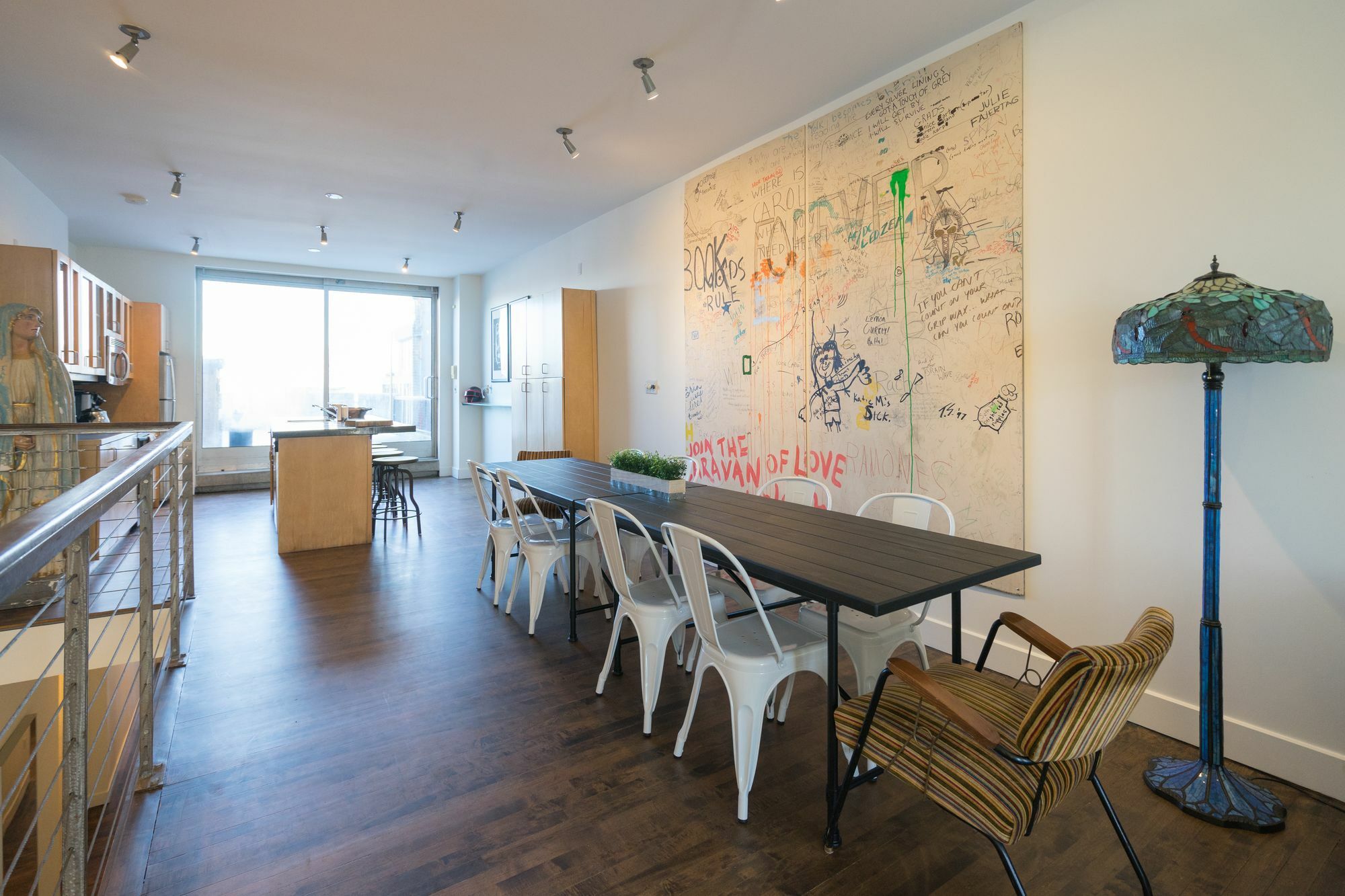 Applewood Suites - 2 Story Ossington Loft