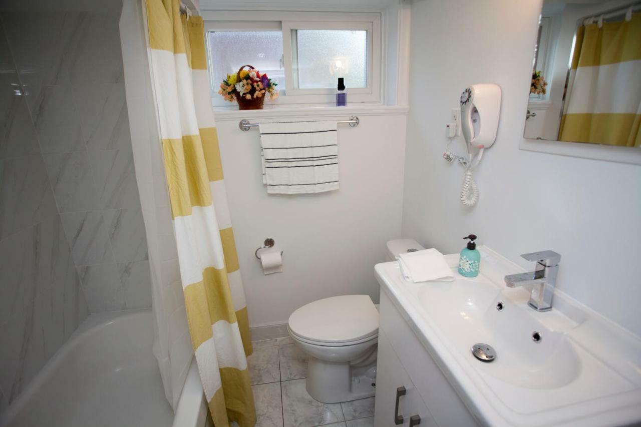 Holiday home Cozy 3br 2bth Lower Unit, A Min To Hwy401, 404 & Dvp Toronto