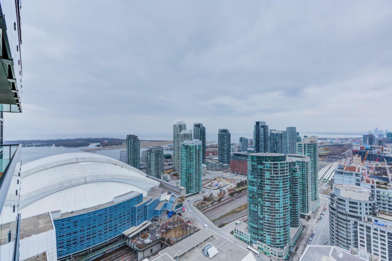 Chol Furnished Heart Of Downtown Toronto, 2 Beds, Free Parking, Cn Tower View Apartment Toronto