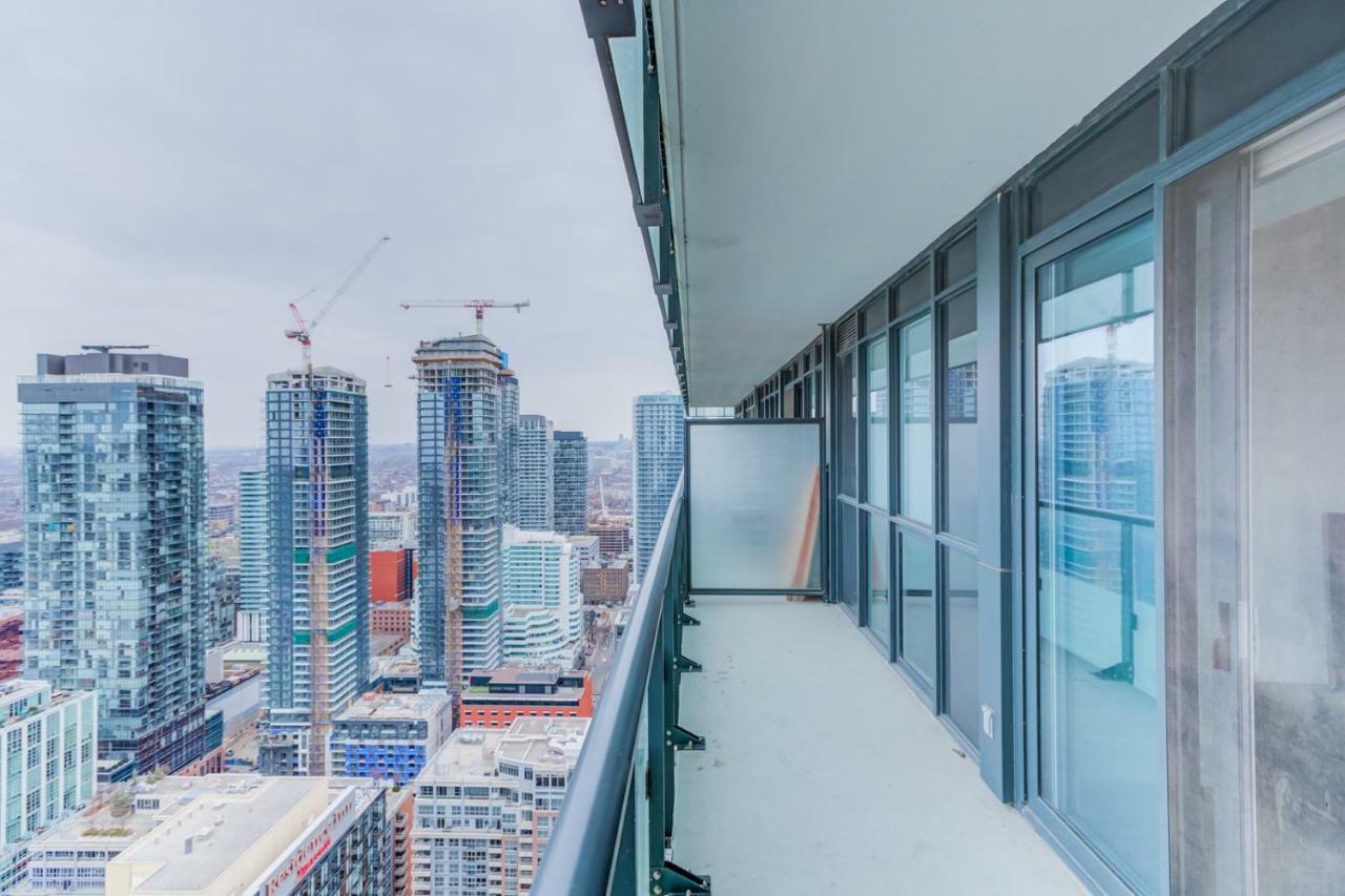 Chol Furnished Heart Of Downtown Toronto, 2 Beds, Free Parking, Cn Tower View *