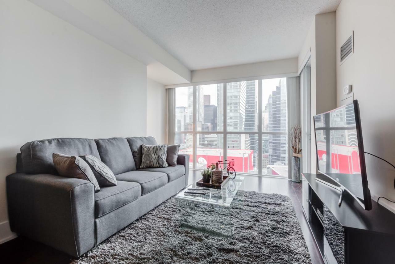 Chol Furnished Heart Of Downtown Toronto, 2 Beds, Free Parking, Cn Tower View Apartment