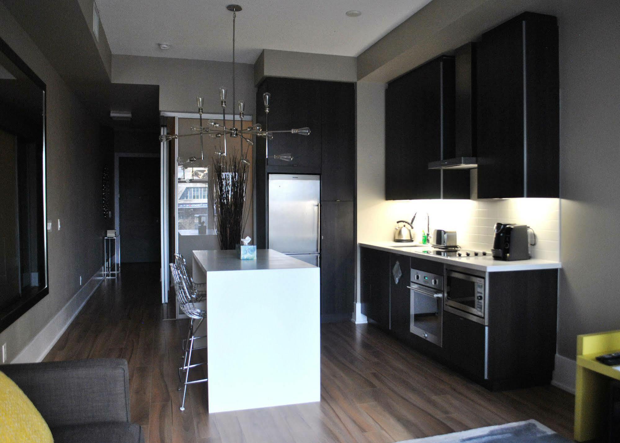 Living Suites Toronto - Front & John Apartment *