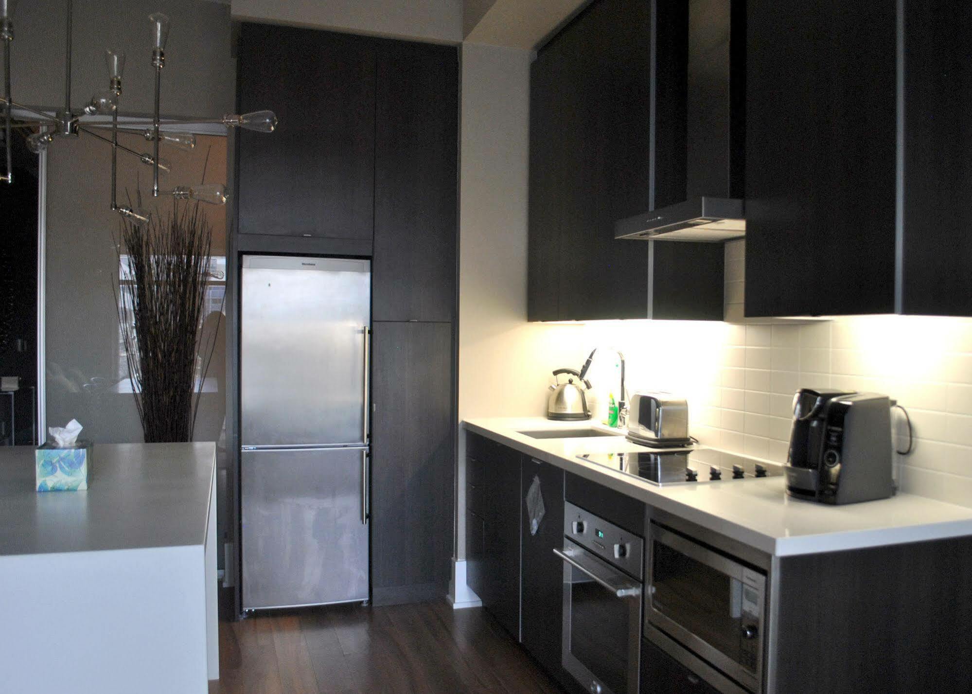 Living Suites Toronto - Front & John Apartment
