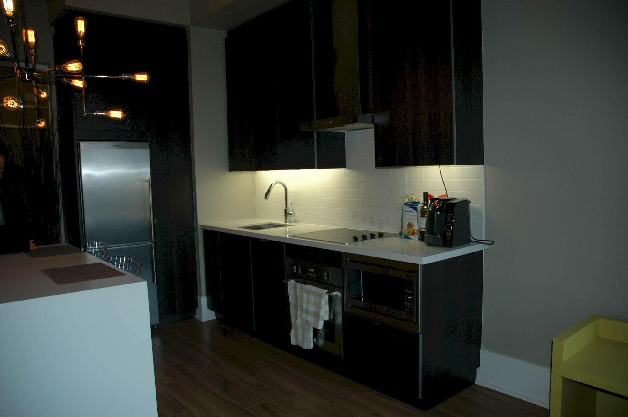Living Suites Toronto - Front & John