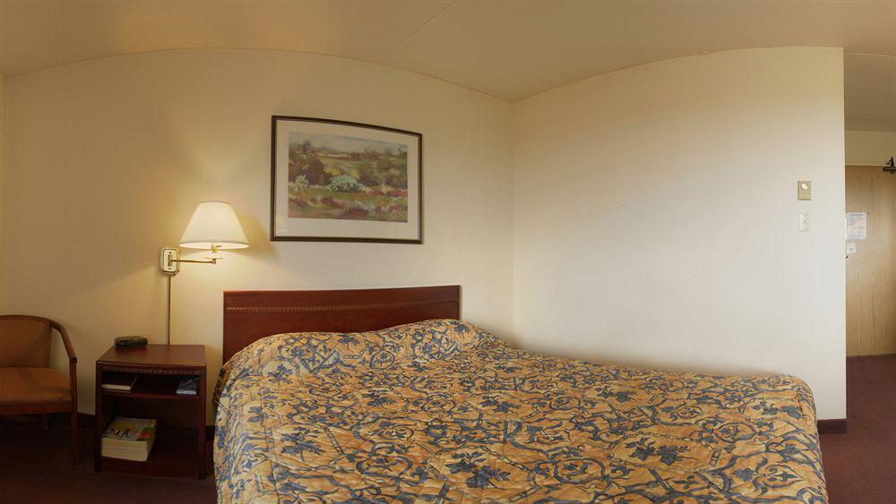 Travelodge By Wyndham East Toronto