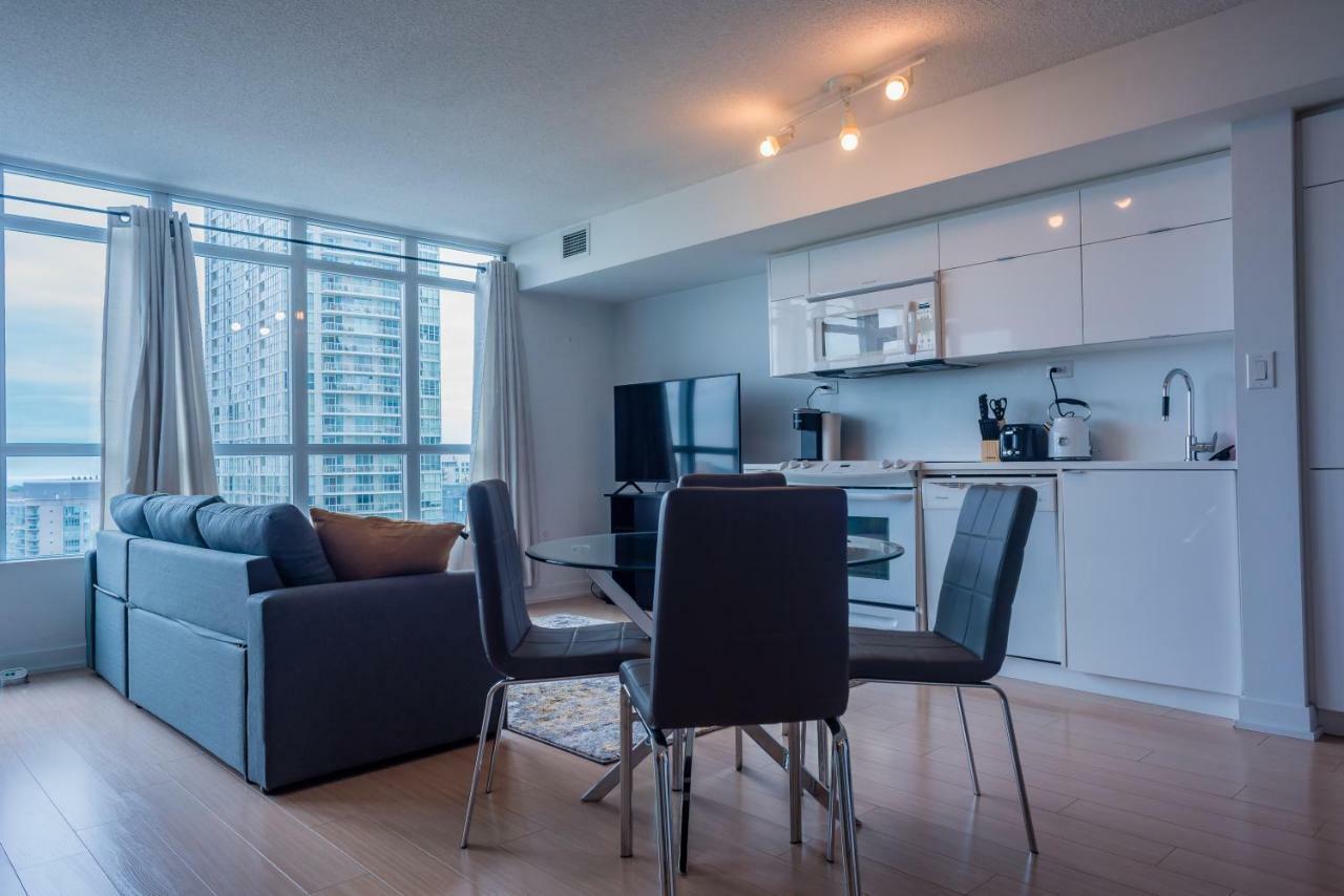 Luxury Downtown - 2 Bedroom Apartment *
