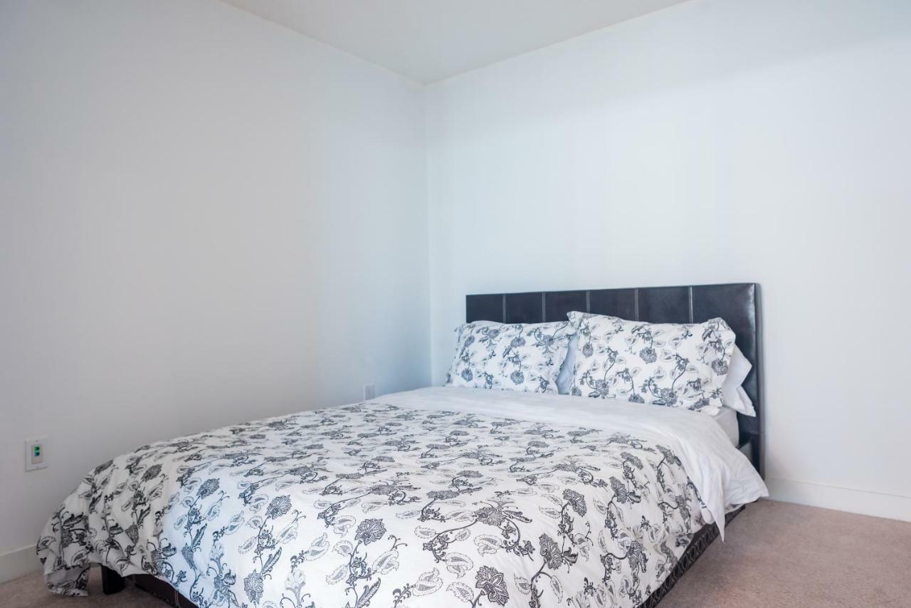 Luxury Downtown - 2 Bedroom Toronto