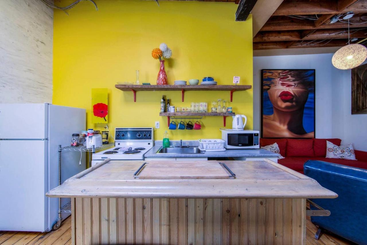 Unique Above Garage Loft Apartment *