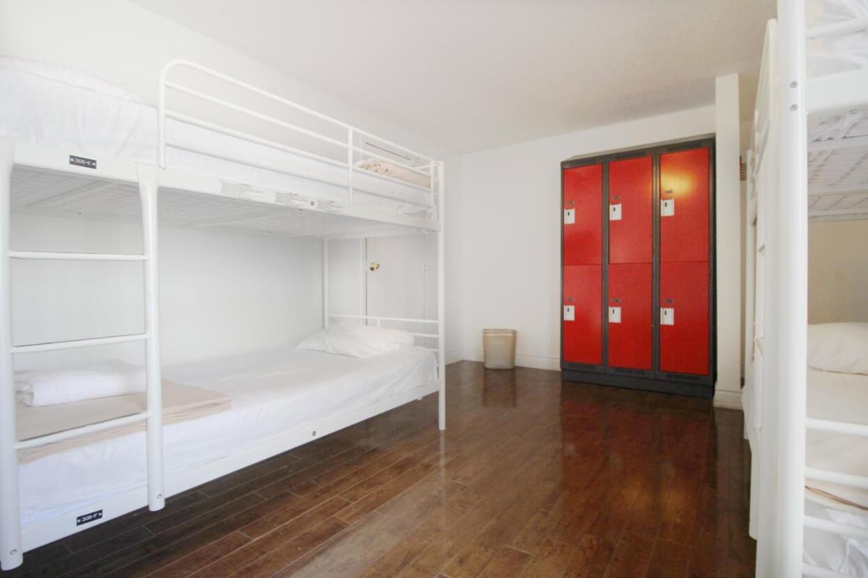 Kensington College Backpackers * Toronto