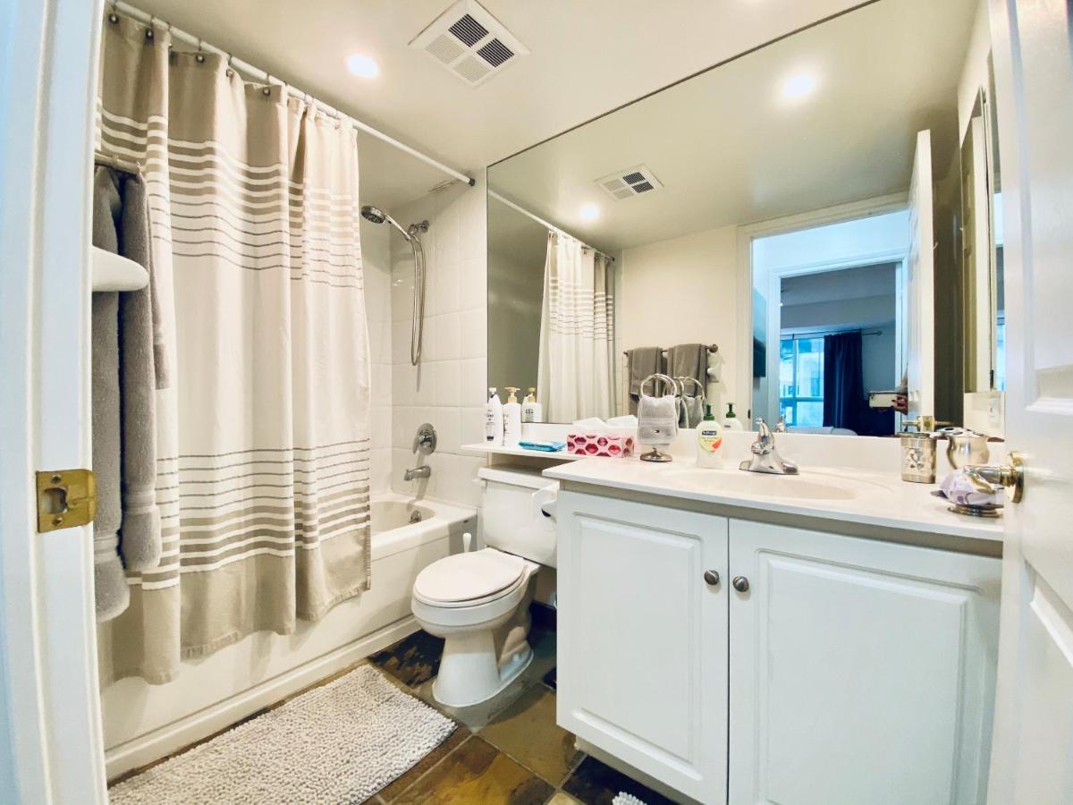 Apartment City Stay Condos - Downtown Toronto, Simcoe Street