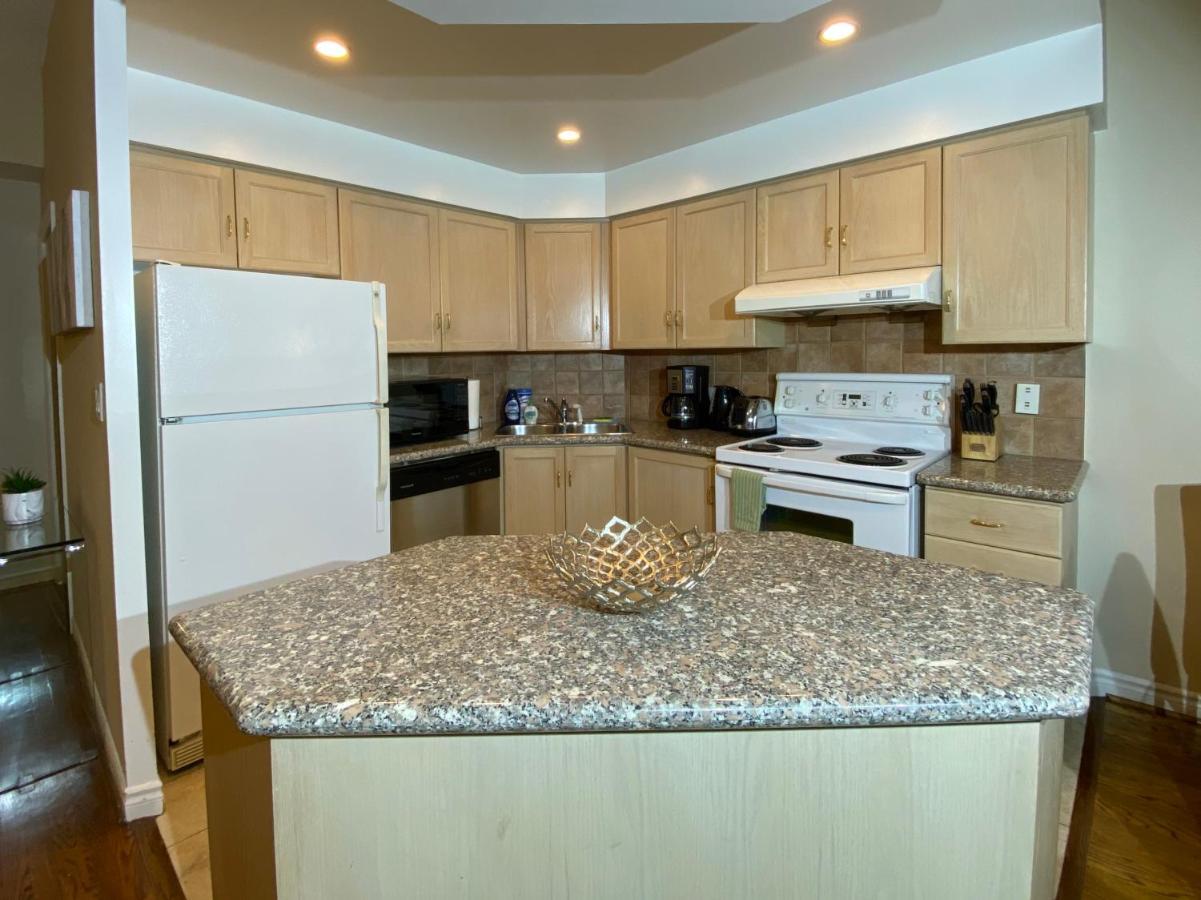 City Stay Condos - Downtown Toronto, Simcoe Street Apartment *