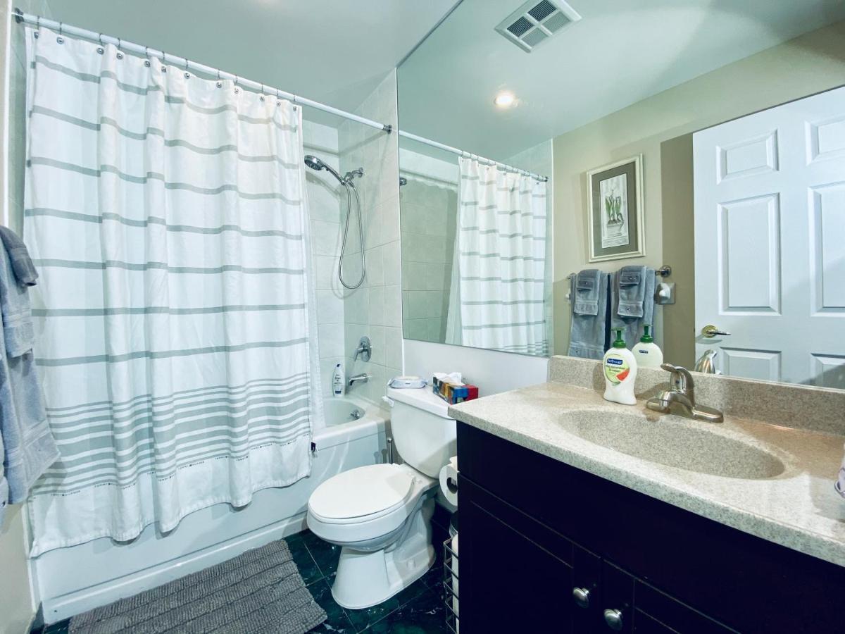 City Stay Condos - Downtown Toronto, Simcoe Street Apartment