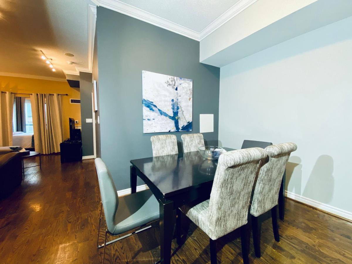 City Stay Condos - Downtown Toronto, Simcoe Street Apartment