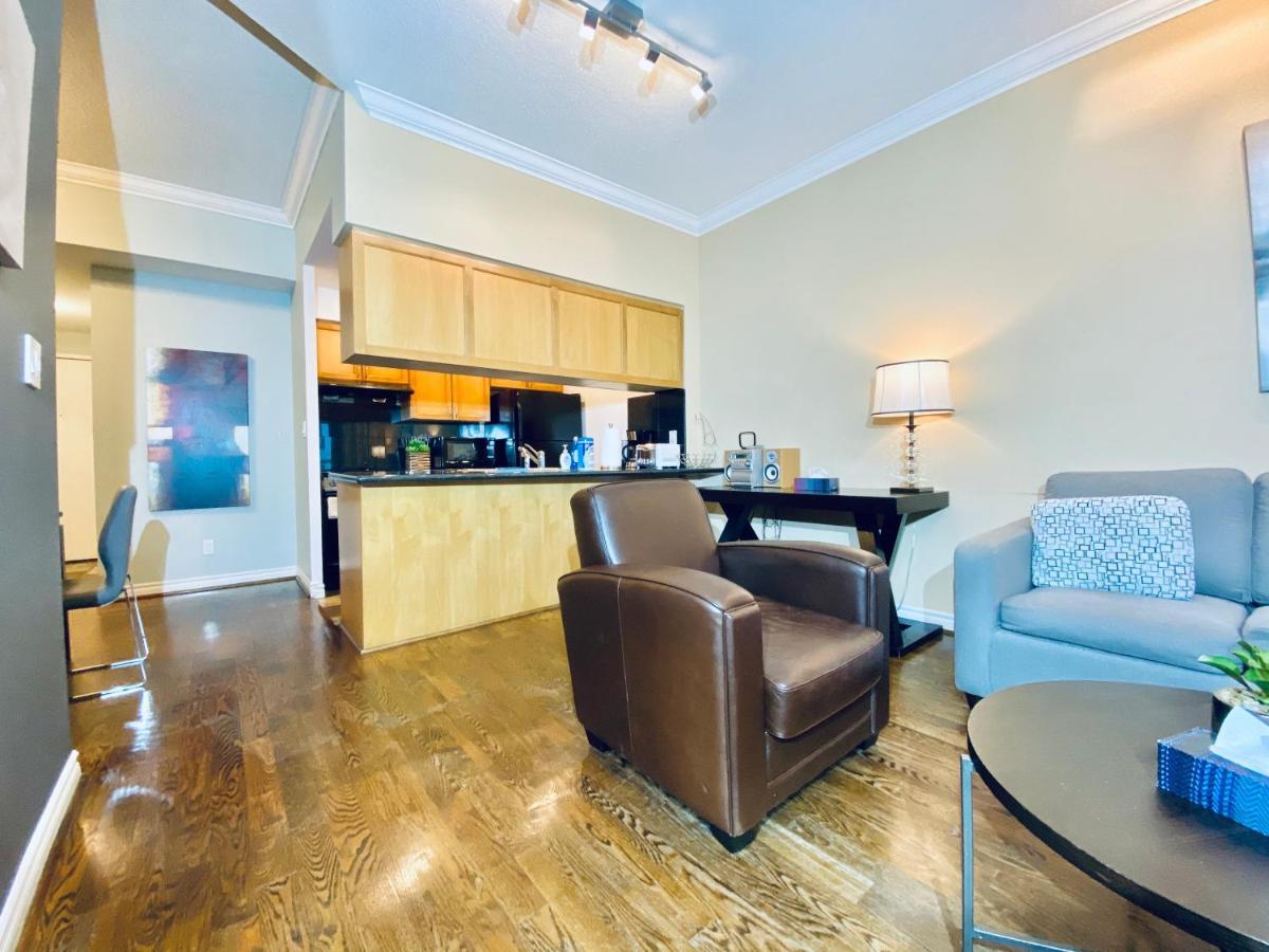 Apartment City Stay Condos - Downtown Toronto, Simcoe Street *