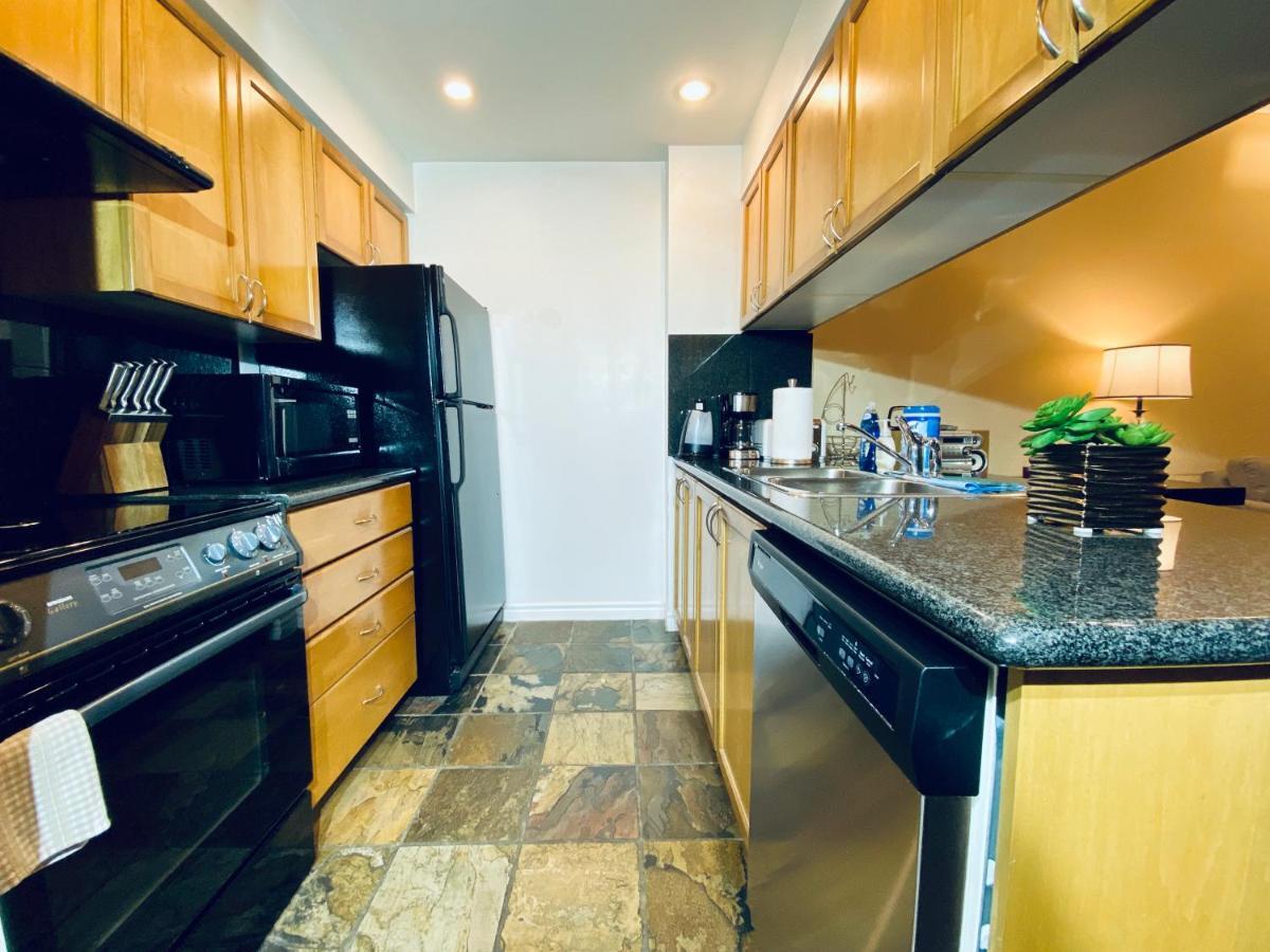 City Stay Condos - Downtown Toronto, Simcoe Street Apartment *