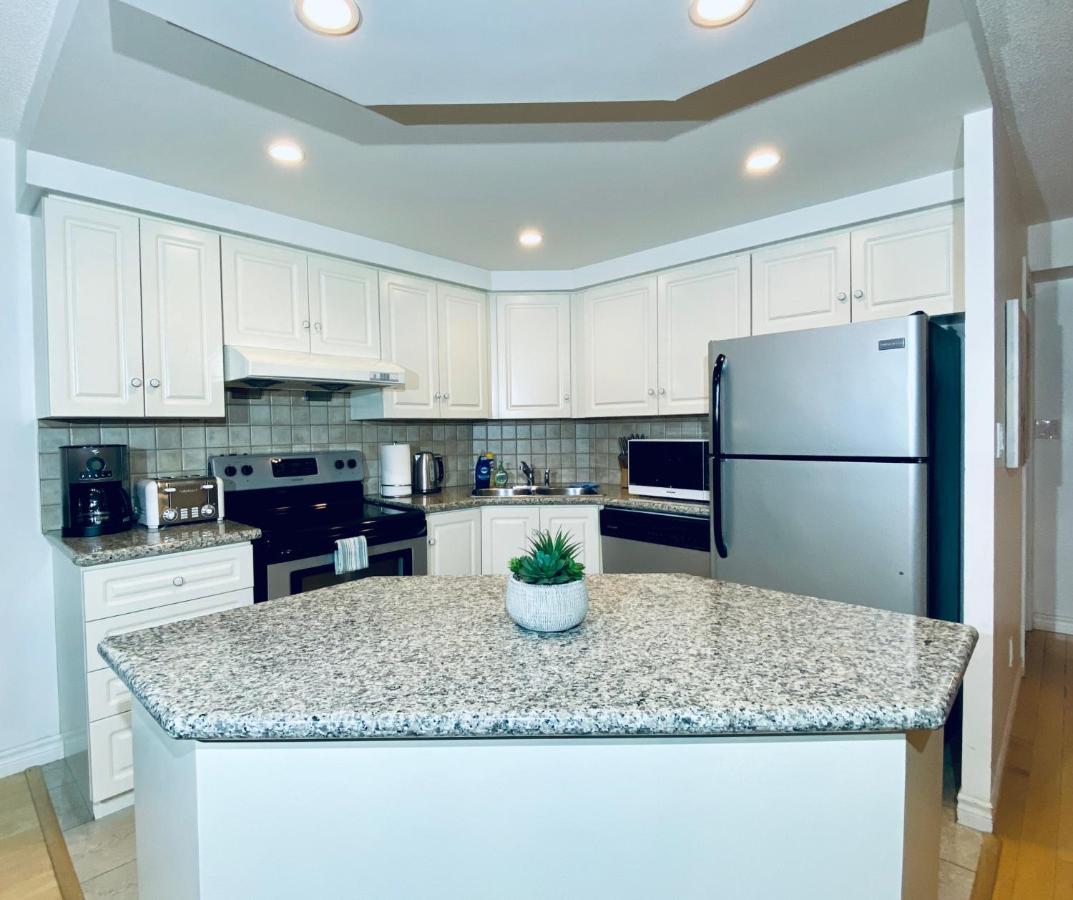 Apartment City Stay Condos - Downtown Toronto, Simcoe Street