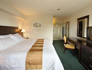 Howard Johnson By Wyndham Downtown West Toronto