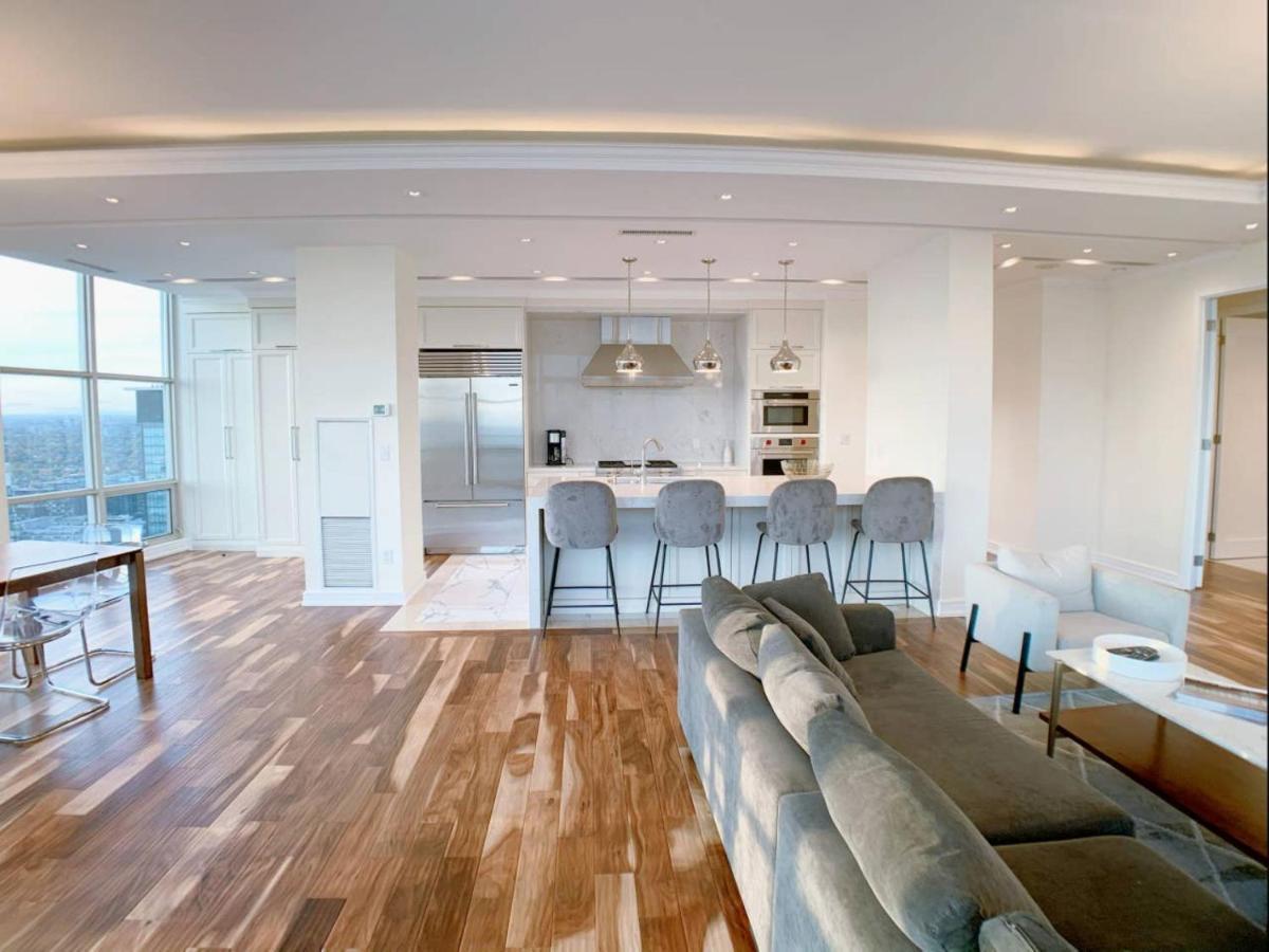 Luxury Penthouse In Downtown *