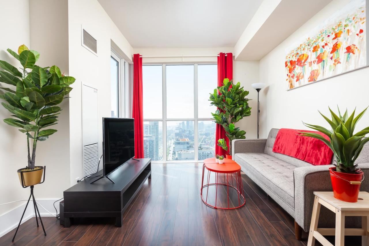 Across From The Cn Tower, Metro Convention Centre And Rogers Centre In Downtown Core Toronto