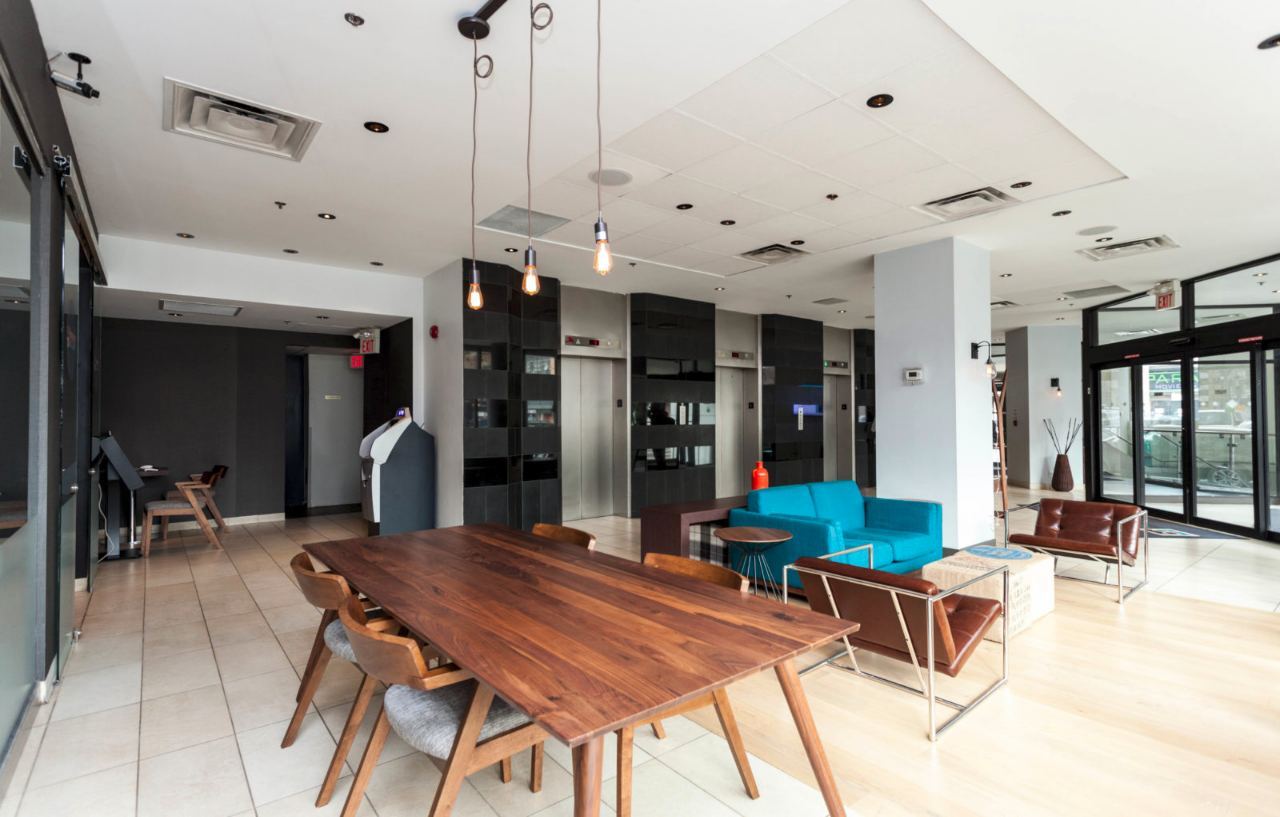 Bond Place 3*