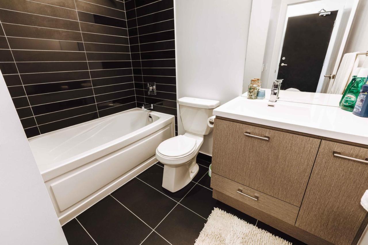 Skyview Brand New In Core Business District Toronto