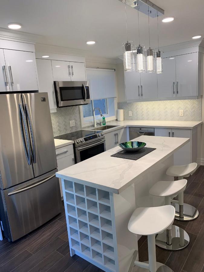 Luxury 2 Bedroom High Park Residence, Roncesvalles Village Apartment Toronto