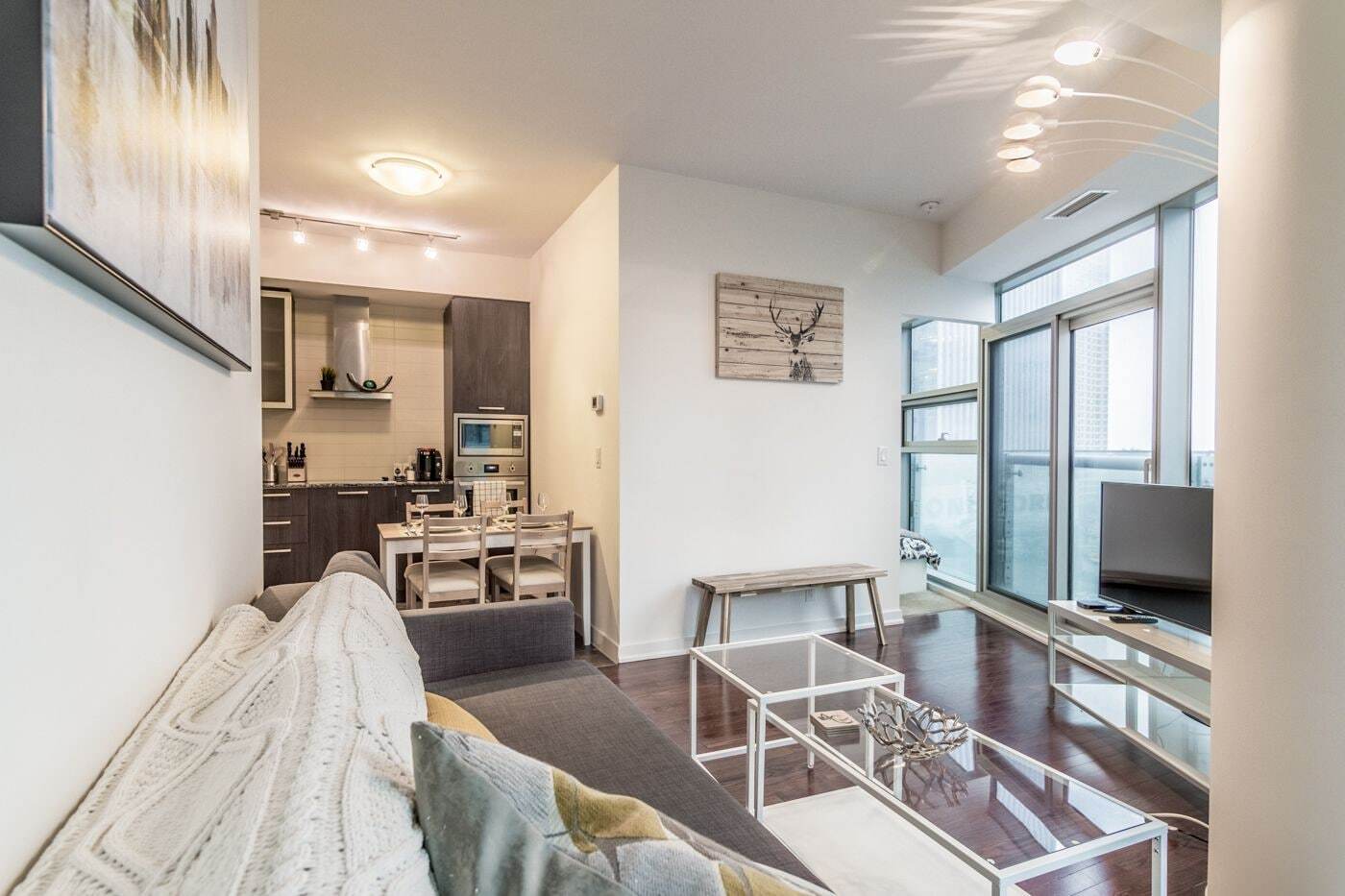 Aoc Suites - Two Bedroom Condo - City/Cn Tower View *