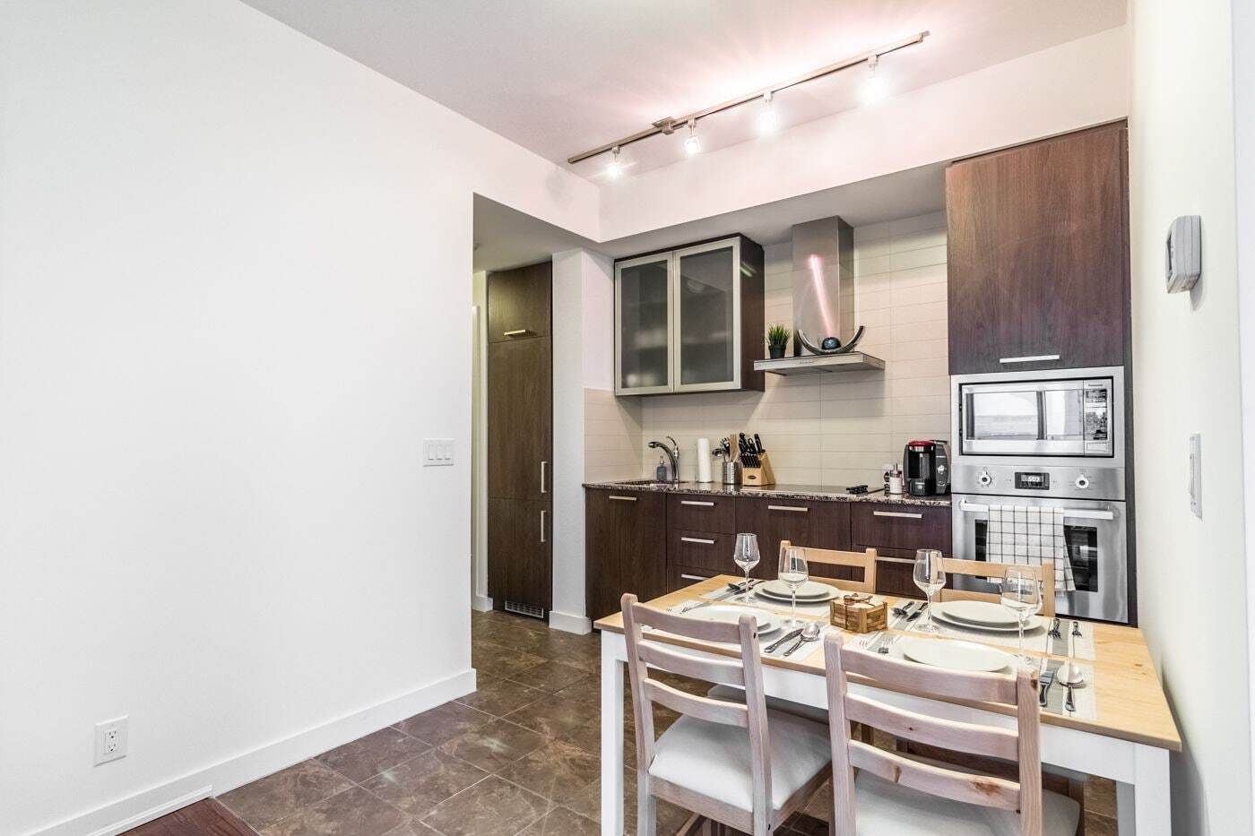 Aoc Suites - Two Bedroom Condo - City/Cn Tower View Toronto