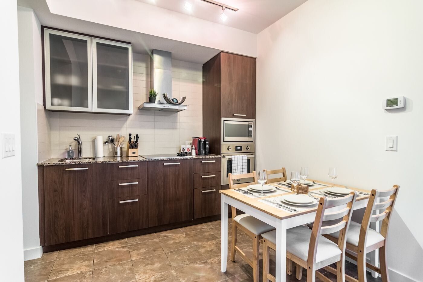Aoc Suites - Two Bedroom Condo - City/Cn Tower View Apartment