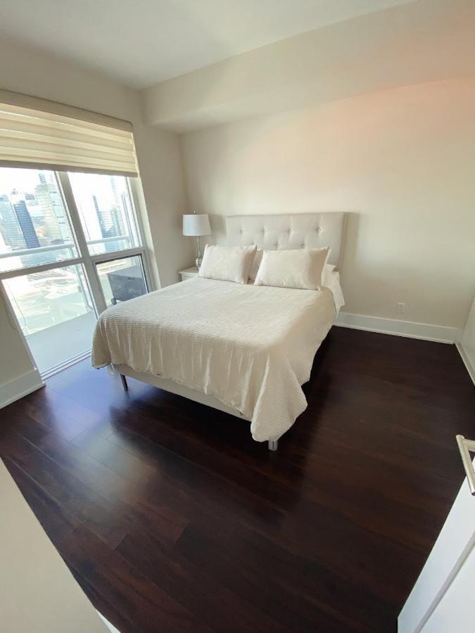 Apartment Luxury On Cn Tower Toronto
