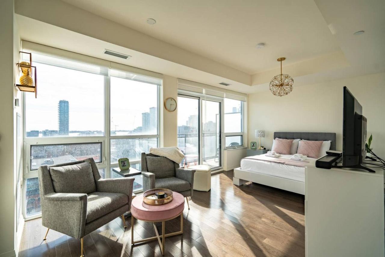 Modern Downtown Studio Apartment *