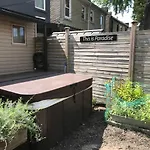 Love-Nest With Private Hot Tub