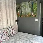 Love-Nest With Private Hot Tub