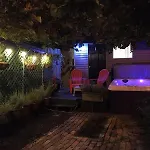 Love-Nest With Private Hot Tub