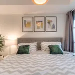 Stylish Newly Furnished Condo With Beautiful Lake View