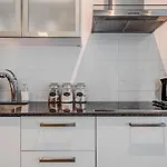 Downtown Toronto Condo Near Cn Tower