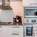 Downtown Toronto Condo Near Cn Tower