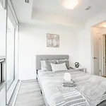 Downtown Toronto Condo Near Cn Tower