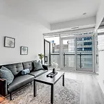 Downtown Toronto Condo Near Cn Tower