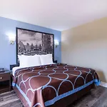 Super 8 By Wyndham Toronto East On