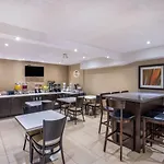 Super 8 By Wyndham Toronto East On
