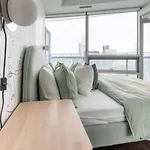 Downtown Toronto Condo Step To Cn Tower ,Scotiabank Arena .Union Station