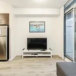 Spectacular 2Bdrm Suite In Maple Leaf Sq