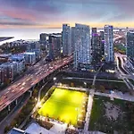 Unobstructed Cn Tower View In Every Room With Balcony & Parking