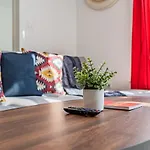 Leckie Luxurious Suites