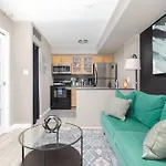 Lakeside Haven: Cozy Townhome In Liberty Village!