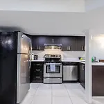 Pet-Friendly Suite In The Heart Of Trinity Bellwoods